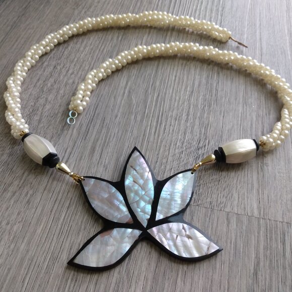 Vintage Lotus Shell Necklace Mother of Pearl Flower Boho Jewelry Lee Sands - Picture 8 of 10